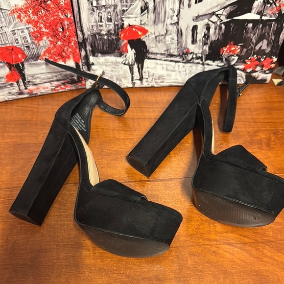 Steve Madden Gonzo Sz 10M Black Stiletto Heels with Ankle Strap 5-1/4” heel - Picture 11 of 11